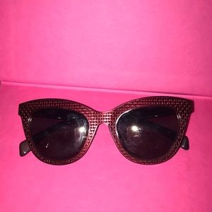 MARC BY MARC JACOBS CAT EYE SUNNIES.